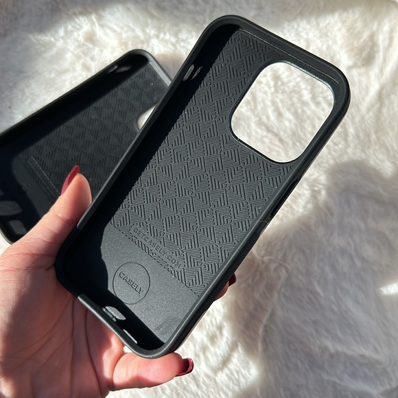 Set of 2 Casely BOLD MagSafe IPhone 14 Pro cases Face and Jenna's Flowers - Picture 5 of 6